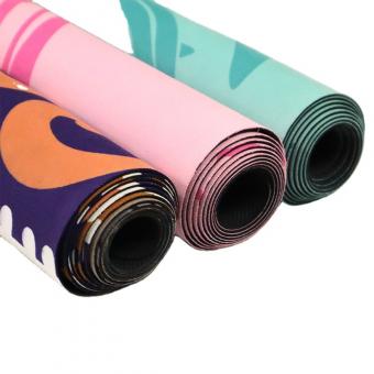 tapis de yoga en daim et caoutchouc